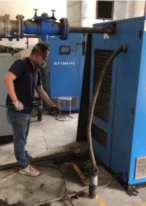 清理空壓機(jī)